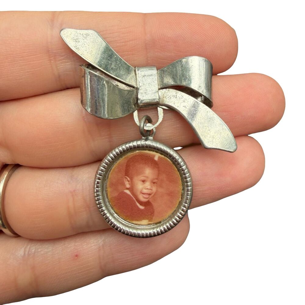Vintage Picture Photo Brooch Silver Tone Bow Round Dangling Pin